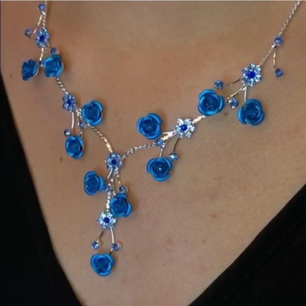 Rose motif Y shape necklace set